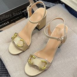 Hoogwaardige 7 cm hoge hak sandalen ontwerper dames leer midden hakken sandaal enkel buckle rubber zool muilezels 5 m 10 cm hakken strand sexy luxe trouwschoenen