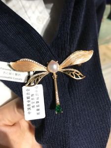 Hoge kwaliteit 7mm natuurlijke zeewater parel vrouw broche mode sjaal sjaal decoratie glazuur dragonfly ketting borst pin