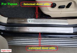 Roestvrijstalen 8 stks (4External + 4 interne) deur-dorpels Scuff-voetplaat, bewakingsplaten, beschermingsbalk met logo voor Volkswagen Tiguan 2009-2015