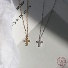Alta calidad 925 STERLING SIMPLE Pave Cross Cross Cross Coste Collar Diamante Mujeres Temperamento clásico Joya de boda Joya Regalos
