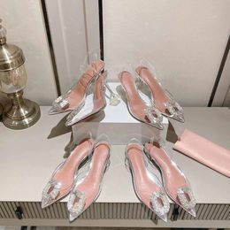 Sandales Amina Muaddi Amina de haute qualité Top Luxury Designer Robe Chaussures Bowknot Crystal Diamond Decoration Transparent PVC Wine Tup Talons