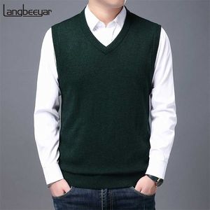 Hoge Kwaliteit Autum Winter Modemerk Gebreide Mouwloze Vest Pullover Heren Casual Sweaters Designer Woolen Mans Kleding 211221