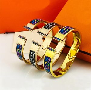 Brazaletes de alta calidad, pulsera diseñada por el diseñador, brazalete de oro de acero inoxidable, pulseras de joyería de moda para hombres y mujeres