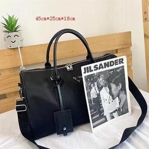 Haute qualité Sac de voyage en nylon noir Hommes Sacs Duffel Triple Mens Poignée Bagages Gentleman Business Fourre-tout Sacs à main avec épaule Stra255n