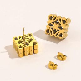 Marca de alta calidad Diseñadores chapados en oro Letras Ear Stud Flor de acero inoxidable Stud cuadrado Mujeres famosas Sello de acero Pendiente de impresión Regalo de fiesta de boda