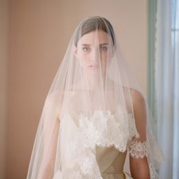 Hoge kwaliteit bruidsluiers met kant applique rand vingertop lengte een laag tule wit goedkope hotselling bruiloft bruids sluiers # V006