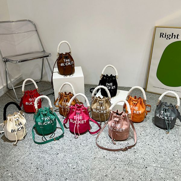 Bolso de cubo de alta calidad Bolso de cuero de lujo para mujer diseñador Marc Tote Cordón clásico Forrado de poliéster elegante bolso de cubo Jacobs con sombrero bolso Bolso cruzado M8