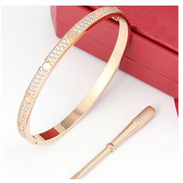 Carte de haute qualité remplie étoile bracelet en diamant à trois rangées bracelet en acier au titane luxe léger bracelet populaire de la mode européenne et américaine