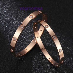 Haute qualité Carter 18k Gold Holiday Gift Bracelet Bijoux 2024 Boucle d'amour Bracelet en or rose 18 carats avec forme ovale en diamant et non avec boîte d'origine Pan