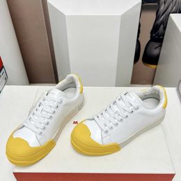 Zapatos casuales de alta calidad Zapatos de mujer Mary Jane Diseñador Clásico Bajo Top Cuero Fondo grueso Aumento Zapatillas de deporte blancas negras 35-40 za