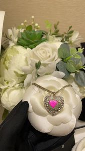 Hoogwaardige kanaalliefde hangerse korte ketting voor dame dames feest bruiloftsliefhebbers cadeau bruid designer sieraden met flanellen tas