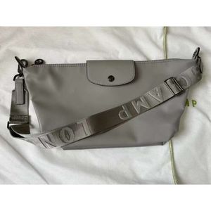 Style minimaliste français classique et polyvalent de haute qualité Léger de grande capacité pratique pour faire le sac en cuir à deux couches sac crossbody sac