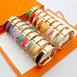 Bracelet classique de haute qualité Designer Jewely Femmes Design de luxe Bracelet Bracelets en acier inoxydable Bijoux pour hommes et s 3942 7SXT