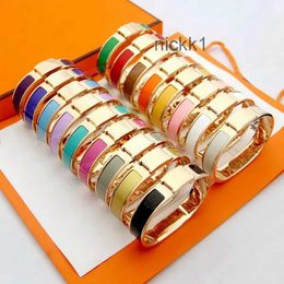 Bracelet classique de haute qualité Designer Jewely Femmes Design de luxe Bracelet Bracelets en acier inoxydable Bijoux pour hommes et s 3942 WW36