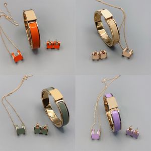 Bracelet classique de haute qualité, collier, boucles d'oreilles, ensemble de bijoux de créateur pour femmes, bracelet de conception de luxe, bracelets en acier inoxydable, bijoux pour femmes plaqué or 18 carats.