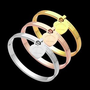 Brazaletes de diseño clásico de alta calidad Pulsera simple y pulida con un solo corazón Estilo de lujo Pulseras para parejas Regalos de fiesta para dama Wh222S