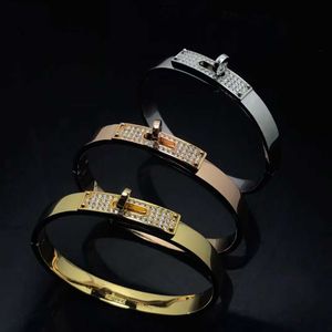 Bracelet Classic Hmers Classic Bracelet Designer joyeuse lettre de famille Half Diamond Bracelet Tempérament V Couple de rose 18k épaissis