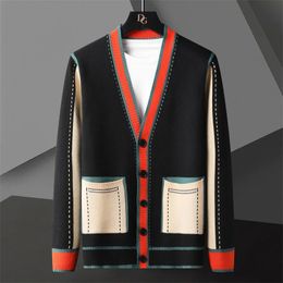 Haute qualité couleurs contrastées ligne décoration tricot Cardigan homme à manches longues Slim Fit pull Cardigan mâle vêtement manteau 240115