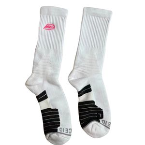 Coton de haute qualité All-match classique milieu respirant noir et blanc homme mode Football basket-ball chaussettes de sport belles chaussettes de sport