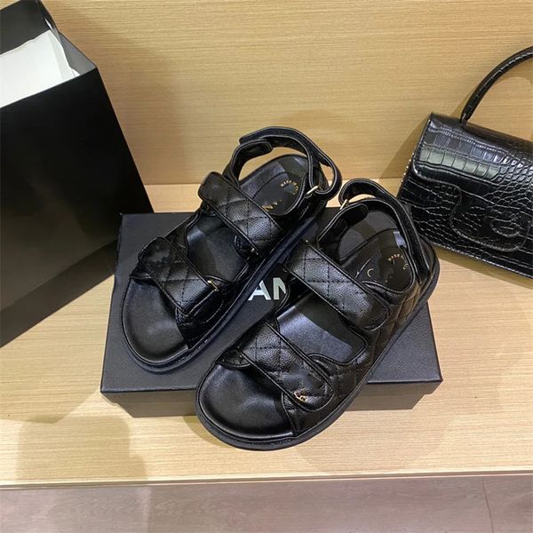 Sandalias de piel de vaca de alta calidad Zapatos planos de color caramelo Diseñador de ocio para mujer Zapatillas de lujo al aire libre Sandalias de playa de arena cómodas con fondo plano negro para mujer tamaño 35-40