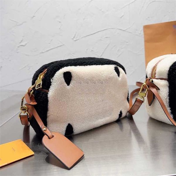 Haute qualité Cross Body Designer Sacs Femmes Sacs à bandoulière Hiver Caméra Sac Portefeuille Cross Femmes Sac à main en peluche Luxurys Sacs à main 221220