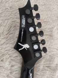 Hoogwaardige d eam gevormde V-vormige zwalige zwaluwstaart vliegende elektrische gitaar, Dave Mustaine-handtekening, actieve pick-up, op voorraad, snelle verzending