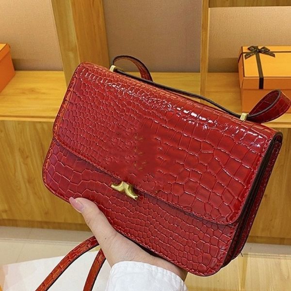 Sacs de jour de haute qualité 2024 motif crocodile épaule unique bandoulière femme sac à main haut de gamme mode polyvalent flip tofu sac transfrontalier