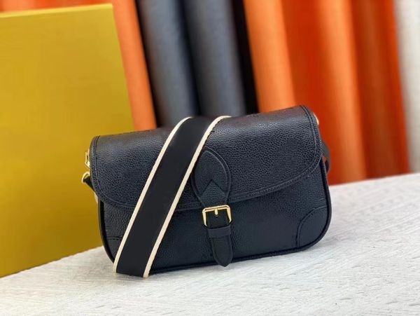 Conception de haute qualité Impression de luxe Tendance Vintage Sac unique Sac à bandoulière pour femme Sac tissé à double usage avec sac à bandoulière m46386