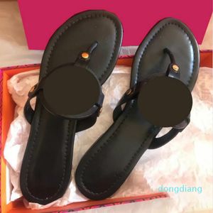 Tongs évidées design de haute qualité de 10 couleurs adaptées au port de sandales en caoutchouc, pantoufles résistantes à l'usure en été à l'intérieur