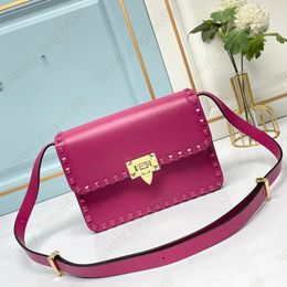 Hoge kwaliteit designer tas schoudertas luxe dames crossbody tas uitgerust met platina toon koeienhuid accessoires hardware emaille klinknagel trim modieuze tas