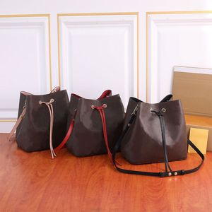 Bolso de diseñador de alta calidad Bolso de cubo para mujer Bolso de hombro de lujo Cartera Bolso clásico retro en relieve Bolso cruzado para mujer Monedero Totes MM Bolso de mano con cordón