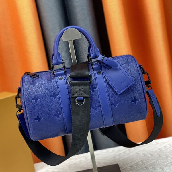 Bolsos de diseñador de alta calidad Bolso de hombro de cuero azul Klein para hombres y mujeres Bolso de viaje portátil de gran capacidad Bolso bandolera en relieve clásico # 46271