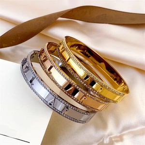 Bracelets de créateurs de haute qualité Femmes Bracelet Lettre Manchette Bijoux de luxe Plaqué or 18 carats Rose Or Bracelet en acier inoxydable Accessoires Diamant Copie