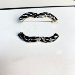 Broche de diseñador de alta calidad Pin de moda para hombre Marca de diseño para mujer Broche Brooche de lujo suéter geométrico traje de collar de collar