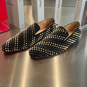 Diseñador de alta calidad Zapatos de cuero real para hombres de negocios Clásico retro pista de lujo zapatos de vestir con suela roja mocasines con suela de cuero para hombres Zapatos de vestir para hombres de oficina HJ0936
