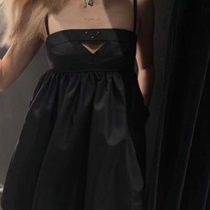 Hoogwaardige designer kledingbrief Zwarte jurk uitsnede halter luxe dames rok sexy rok milaan mode damesjurk