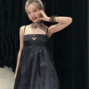 Hoogwaardige designer kledingbrief Zwarte jurk Cutout Halter Luxe damesrok Sexy rok Milan Fashion damesjurk