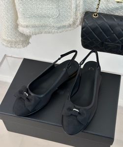 Zapatos de vestir de diseño de alta calidad Chanells de cuero Slingbacks C Últimas sandalias de estilos de tacón bajo bombas de ballet de lujo Cartas de fiesta 43
