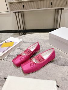 Zapatos de vestir de diseñador de alta calidad Margiela Luxury Square Toe Letter Ballet Moda Mujer Pisos negros Zapatos de barco Mocasines de cuero para mujer Tamaño grande 34-40