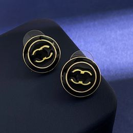 Designer de haute qualité Luxury Black Light Gold Metons Metons Semi-circulaires Boucles d'oreilles aaa Qualité Classic intemporel Noble et élégants boucles d'oreilles pour femmes C06