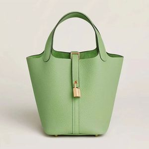 Hoogwaardige designer luxe bucket bag Dames 2023 nieuwe lychee graan groentemand tas geavanceerd gevoel handtas met grote capaciteit enkele schouder crossbody tas