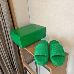 Hoge Kwaliteit Designer Heren en Dames Slippers Mode Groene Handdoek Fluwelen Breedband Warm Schoen Kleur Indoor Hotel Comfortabele Casual Schoenen Luxe Verpakking 35-44