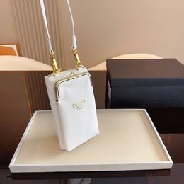 Mini sac à main de styliste de haute qualité, pochette polyvalente à la mode, bandoulière avec chaîne dorée, design compact et minimaliste, sac pour téléphone portable avec poche arrière pour fente pour carte