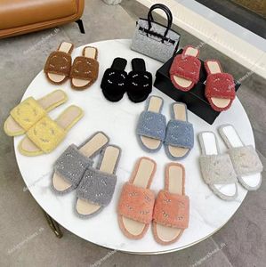 Haute qualité Designer Pantoufle Femmes Chaussure Laine Sandale En Peau De Mouton Chaussures En Cuir De Veau Brodé Perle Pantoufles Automne Hiver Semelle En Cuir Slippe