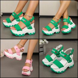 Zapatillas de diseño de alta calidad Sandalias de verano Plataforma de sandalias plataformas de sándalo zapatos Gai bajo precio 35-43