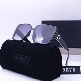 Hochwertige Designer-Sonnenbrille, klassische Brille, Outdoor-Strand-Sonnenbrille für Mann und Frau, optionale dreieckige Signatur