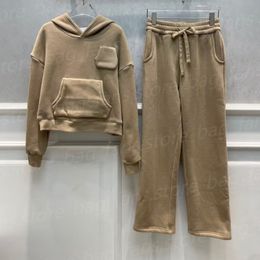 Survêtements de créateurs de haute qualité Ensembles de mode pour femmes Sweats à capuche à manches longues Pantalons Hiver Chaud Sweat à capuche en peluche 25632