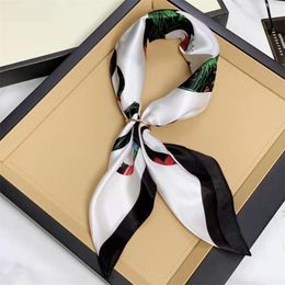 Hoge kwaliteit designer vrouw zijden sjaal mode brief hoofdband merk kleine sjaal variabele hoofddoek accessoires activiteit geschenk