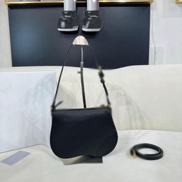 Diseñador de alta calidad Bolsos de mujer Carta clásica Mensajero de hombro Moda Compras Bolsa de sillín Diseñador de lujo Pursesy6