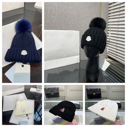 Diseñador de moda MONCLiR Gorro de mujer Gorro de hombre Gorro de punto Gorro cálido para otoño/invierno Gorro engrosado Gorro tejido con bola de pelo Moda estilo clásico artesanía 1:1